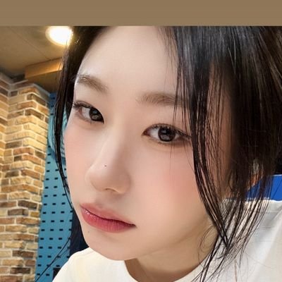 AthlosX's profile picture. Chaeryeong English Name Serena
Cosmo ID athlos
JYP Girl Groups:ITZY,Twice,Niziu, Nmixx,
Everglow, Fromis_9, TripleS
also into X-Men Comics