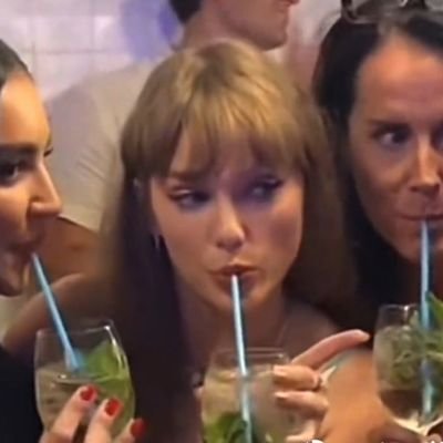 amarycanqueen's profile picture. 21+ | all love (except for the things i hate) | i block anyone these days for the littlest thing, you are not that special