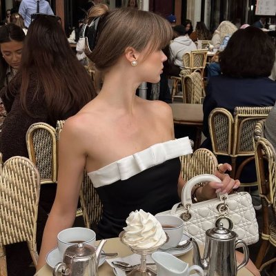 HMShariat1's profile picture. Just a woman who likes to look up at the night sky😘🤩