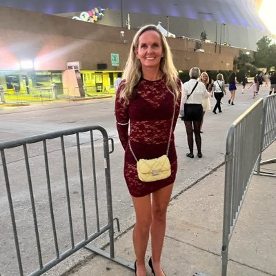 blarneytrades's profile picture. OG dot com business owner turned day trader. I trade nasdaq 100 and/or s&p 500 futures markets using unicorn entry model strategy and inverse unicorn