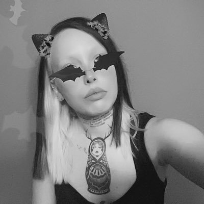 hex_code_witch's profile picture. 🗝️a deep dive into the archetypal mechanics of hexing 🗝️sharing disturbingly relatable esoteric truths🗝️DOWNLOAD THE HEX CODE SHADOW MAGIC DOCUMENT