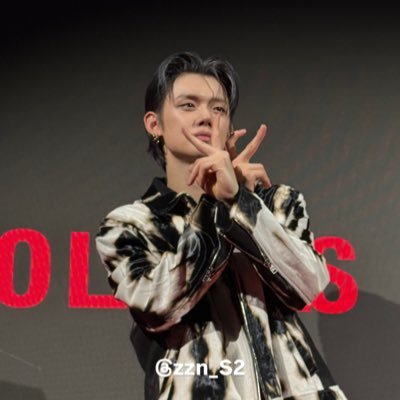 zzn_S2's profile picture. 