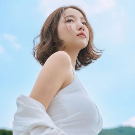 Soprodhite__'s profile picture. 𝔰𝔥𝔢 𝔴𝔞𝔰 𝔞𝔯𝔱𝔦𝔰𝔱𝔦𝔠,
𝔲𝔫𝔠𝔬𝔫𝔰𝔠𝔦𝔬𝔲𝔰𝔩𝔶 𝔪𝔞𝔨𝔦𝔫𝔤 𝔢𝔳𝔢𝔯𝔶𝔱𝔥𝔦𝔫𝔤 𝔯𝔞𝔳𝔦𝔰𝔥𝔦𝔫𝔤

akun semi jualan baju

IG: thriftkawaifashion