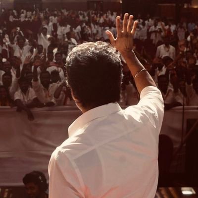 diwa_vj07_TVK's profile picture. |@actorvijay தலைவன் ஒருவனே அது தளபதி மட்டுமே|#தமிழகவெற்றிக்கழகம் @tvkvijayhq|#பிறப்பொக்கும்_எல்லா_உயிர்க்கும்|
🐘❤️💛❤️🐘|#SpreadVIJAYism|Data Engineer|
