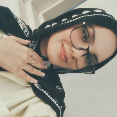 EsraaK1977's profile picture. 