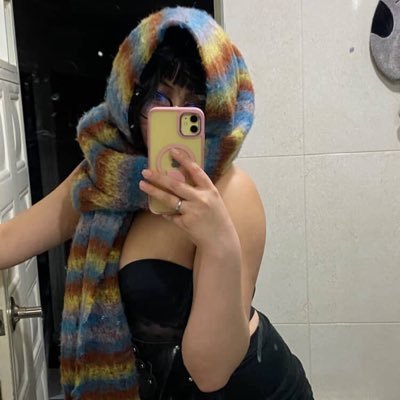 ratxxhp's profile picture. sí, tengo los ojos de papel