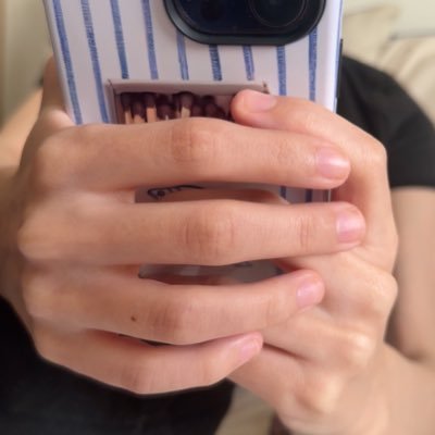 l_8ill's profile picture. something glorious