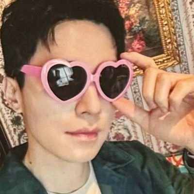 zouisarmour's profile picture. i'm just a girl