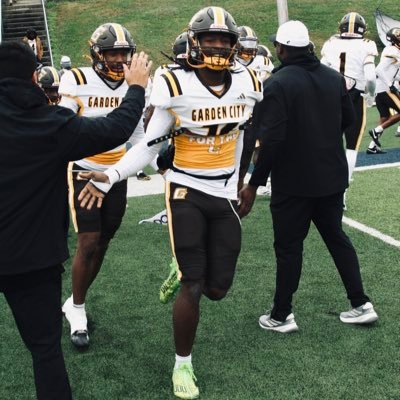 _RashadJones_'s profile picture. ✝️ Garden City Community College DE | 6’4 230| FR | 313-400-0471 |