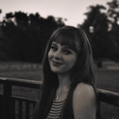 thegoldflinch's profile picture. ♛