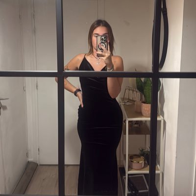 eva_dhne's profile picture. 