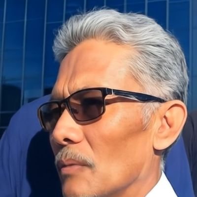 TrSutrisna's profile picture. Tiada pemimpin yg memimpin rakyatnya, kemudian ketika mati dia masih menipu rakyatnya, maka pasti Allah haramkan baginya syurga. 
(HR Bukhari)