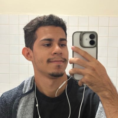 Half19_'s profile picture. • 23y • Pará 📍 • Biomedicina 🧫 • Pokémon, Katy Perry, Imagine Dragons #NoTimeForToxicPeople