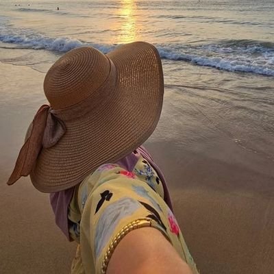 iarepearly's profile picture. ✍🏽 writer...hooman bean...