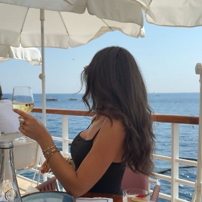 sonia2wong's profile picture. I care more about the inner things ❤️