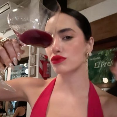 todoloqconozco's profile picture. intensita pero maja | vivo shippeando lesbianas | multifandom | 🏳️‍🌈