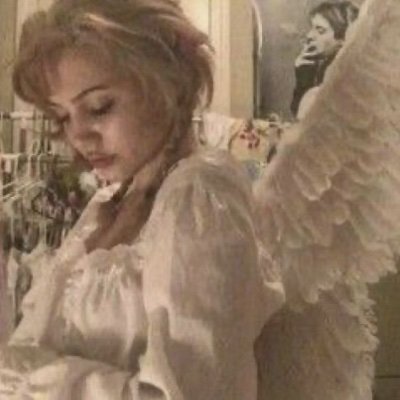 forthegirls7777's profile picture. off this