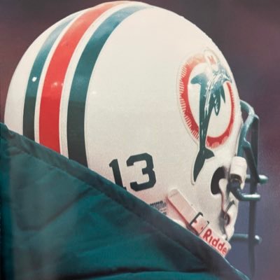 GreenbackHigh89's profile picture. 🐬🏈🇨🇦🇺🇸 -football - music - tweeted once. replies usually a failed attempt at humour, sarcasm #pearljam, RHCP #Argos.