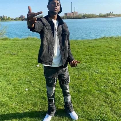 taronVeal376375's profile picture. content creator 😎🌠