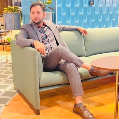 BeingHR77's profile picture. 😈 Biker 🏍 , cricketer 🏏, Swimmer 🏊, chatter Box🗣😸, 🎤 a poet who loves cooking👨‍🍳 love mangoes 🥭 | Repost are not endorsement |K-gang