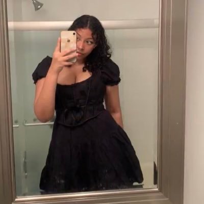 Elizabetheleson's profile picture. love yall ❤️