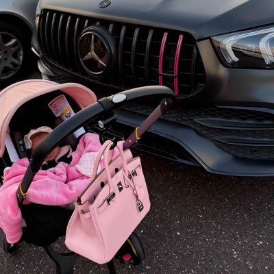 Sandra_chela1's profile picture. Dass mein Traum wahr geworden ist, ist ein großartiger Erfolg 💯🇩🇪🇩🇪🇺🇸🇬🇧💷💷 Hör nie auf zu jagen 📌💷💰