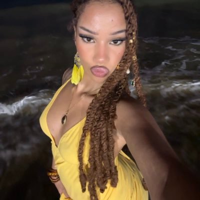 venusensei's profile picture. I create my own world through books and music 🧘🏻‍♀️🌞