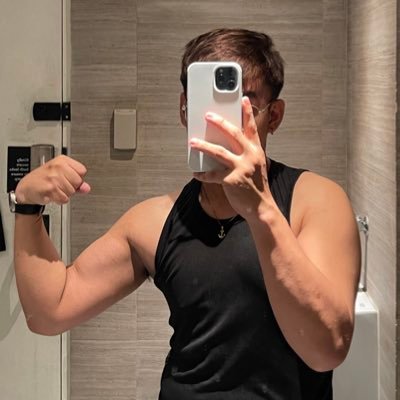 Vangawk_69's profile picture. 2001 | Virgo ♍️ | ENFP-T | ↔️ | Aspiring Cruise Line Chef 👨🏻‍🍳