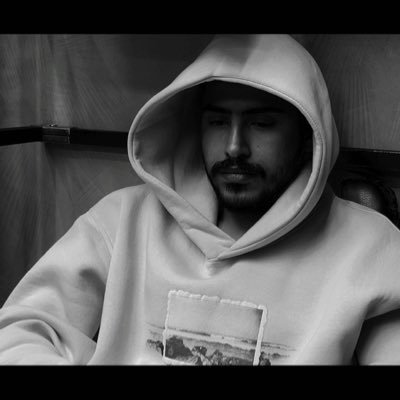 sajiix's profile picture. یه لباس فروش خسته/شخصیت منو با توییت هام‌ نسنج…