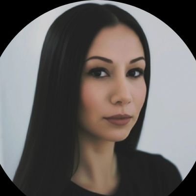 sabrinatweets_'s profile picture. Style savvy, content innovator, up-to-date. I talk beauty things, tech, green tech, glam, design (sometimes politics, finance, markets)💄