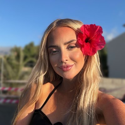 lunachaiuwam's profile picture. She who dares to dream, shapes the world🤳