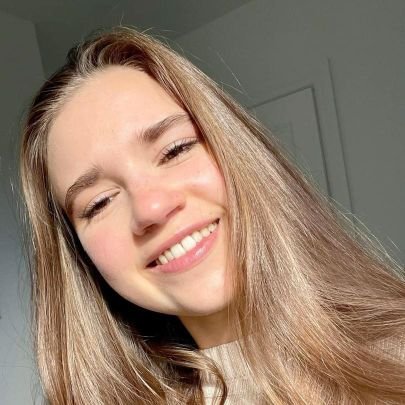 karolinarosepr's profile picture. violinist, singer, pianist & guitarist 🎻🎤 | Karolina Rose | Spreading joy through street performances & pop covers | YT: 8M+ subs