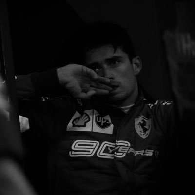 DEHINI's profile picture. شخص لا يعشق الضجيج #MUFC #ittihad