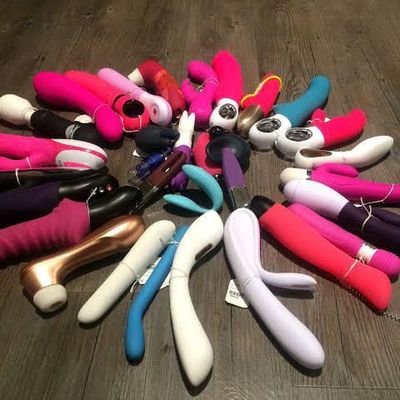 LinusMistress's profile picture. I lost my account 😡