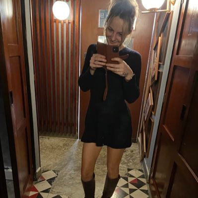 LondonLisa89's profile picture. Just because you’re offended doesn’t mean you’re right. Call me far right if it pleases you. I enjoy fine wine, cheese and anything that makes me happy 😉