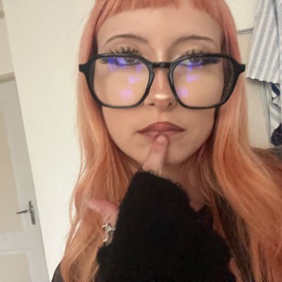 pocebl0's profile picture. ta(r)pin de gauche 😛 @coco2night |