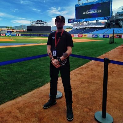 McGriffie's profile picture. 29. Licenciado en Comunicación Social. 
Periodista/Cantante/Compositor. 
DC/Marvel. 
Cariño mio; @isavl__♥ 
#Avengers Assemble.  
Maktub