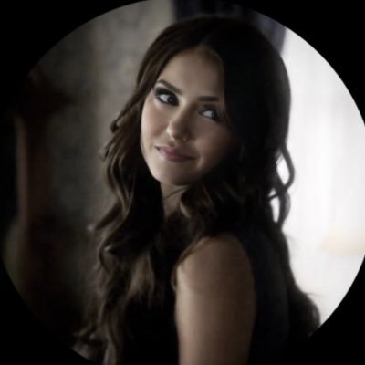 Ezzr0aa's profile picture. Belki bir gün seversin diye kimseyi sevmedim.