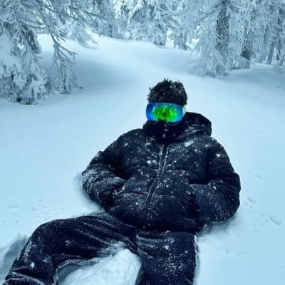 theunknownvv's profile picture. 