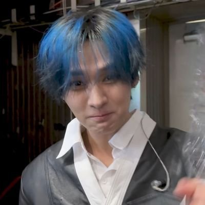 redmiinho's profile picture. eu e hyunjin saindo na porrada por 5min