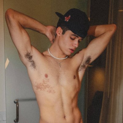 rileyhopebrown's profile picture. Come closer 👀👇🏻