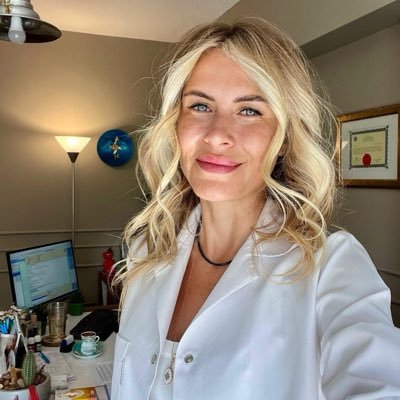 ElizabethW0a7's profile picture. 