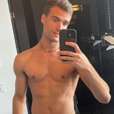 JasonPierceX's profile picture. 6’3 with a third leg 😅