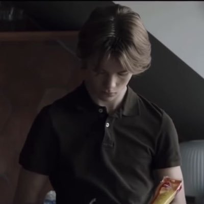 l9_meow's profile picture. 💌 im too young to be this nostalgic