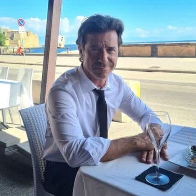 YGrindler1072's profile picture. Soyons Honnête  Courageux 🇨🇵 
Désolé, Madame, J'ai  pas  le temps des messages ? 🤣