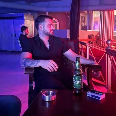 TheTrue0015's profile picture. Ne istediğini bilmezsen karanlıkta kaybolursun, yanlış seçim yaparsan da bir gün kendini uçurumun kenarında bulursun.