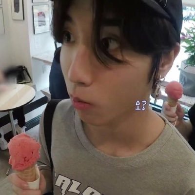 ilikefefi's profile picture. whatever