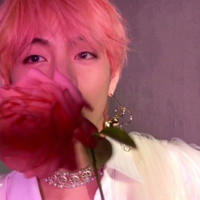 litthvstaar's profile picture. play the most beautiful moment in life by bts ᯓ★