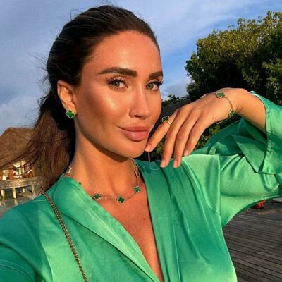 oseoil's profile picture. Living life like it’s golden 💎  Style • Travel 🌎 A little sass, lot of class🌟 
building a life with Art and compassion!!!
old account hacked @ 27k.