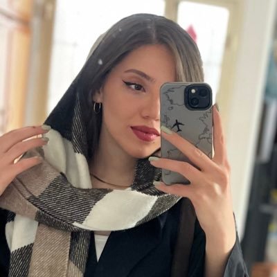 nervousjelyfish's profile picture. آدم بدون غم نمیشه راه بی پیچ و خم نمیشه